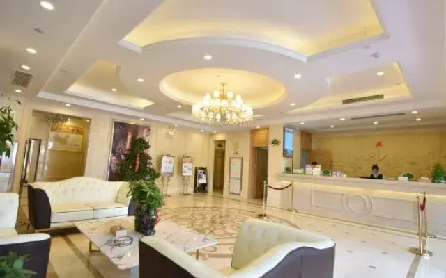 Vienna Hotel (Shou County Jingrun Central City)