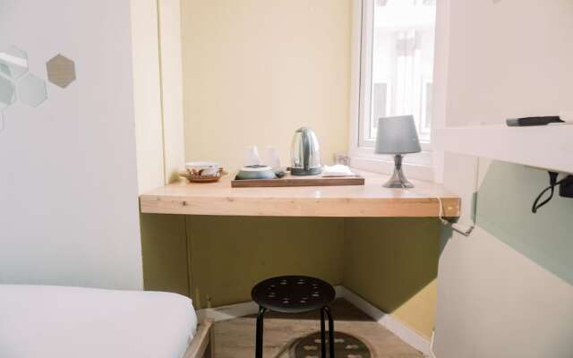 Enjoy Living Studio (No Kitchen) Apartment Aeropolis Residence