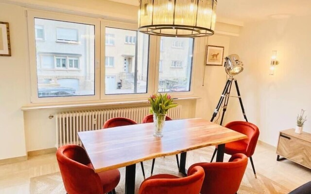 3 bedrooms in Center Terrace & Parking