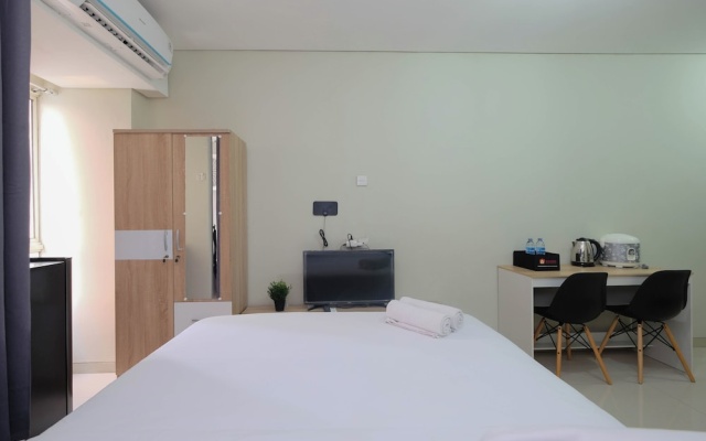 Comfort Studio For 4 Pax At Nifarro Park Apartment – Guest Rooms – Jakarta