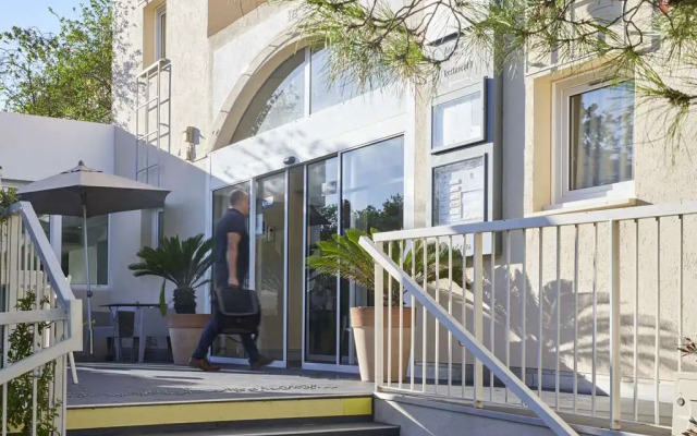 Hôtel, restaurant Kyriad Fréjus