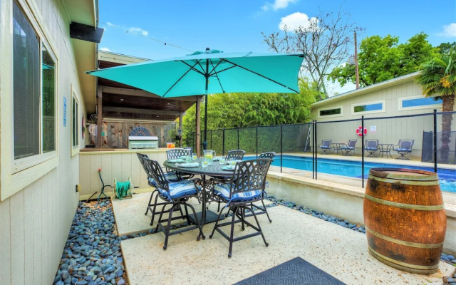 Luxury Home W/pool, Grill/bar, &movieroom