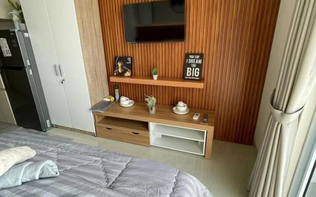 Green Sedayu Apartment by Emily