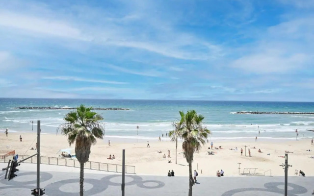 Beach Front 2BR in Sea Hotel by HolyGuest