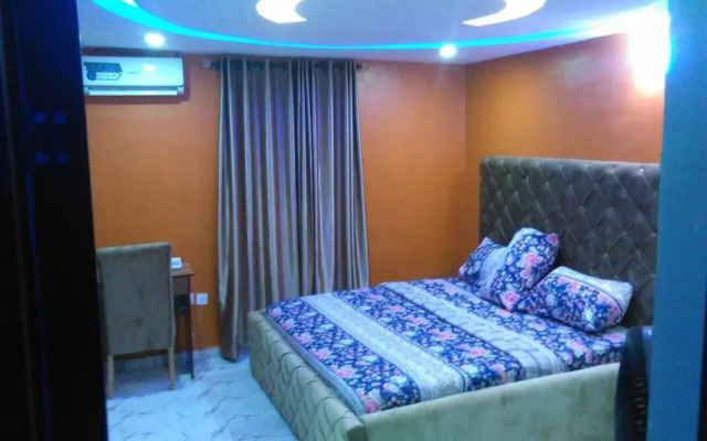 Dana hotel and suites