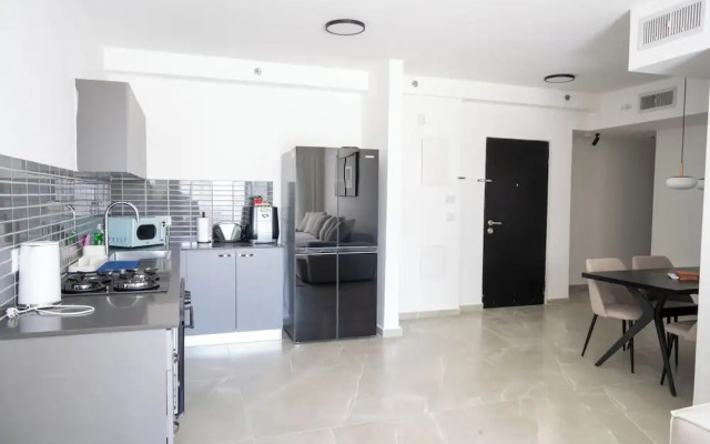 O&O - 2 BR Stylish & Modern Apartment
