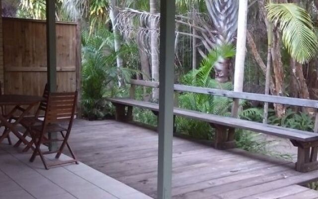 Agnes Palms Beachside Apartments