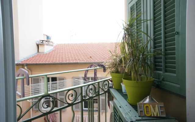 Ideal Antiquaires Le Port