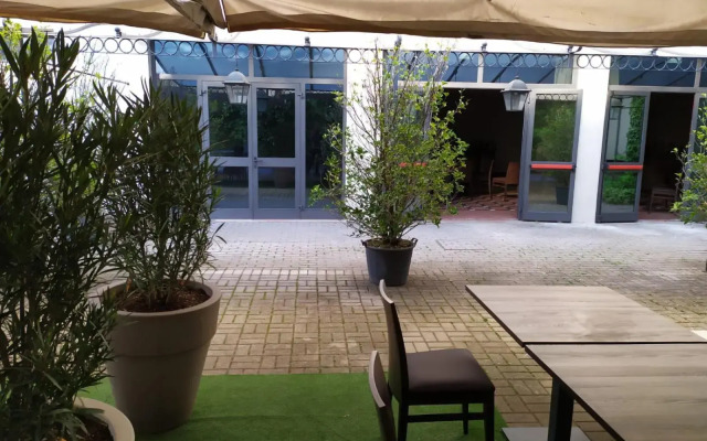 MajesticHouse Conference & Restaurant