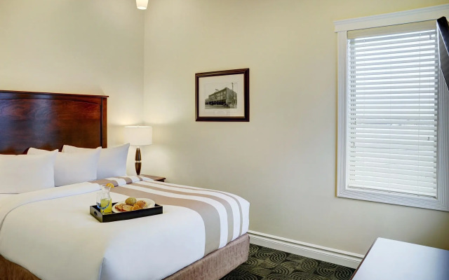 Chateau Nova Yellowhead