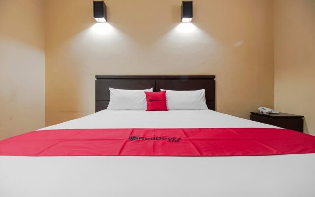 RedDoorz near Pantai Tanjung Pendam