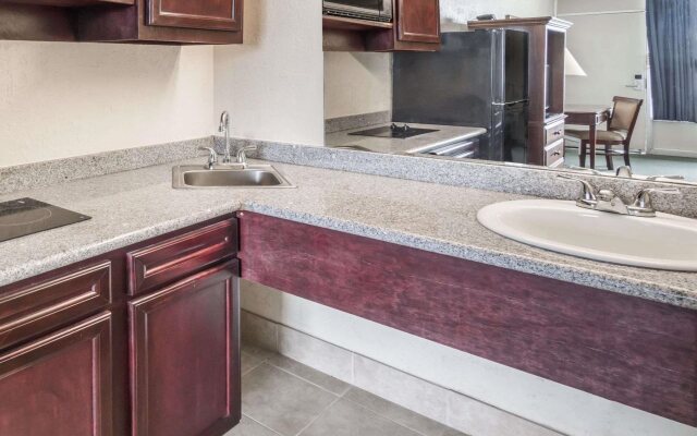 Studio 6 Lake Jackson, TX