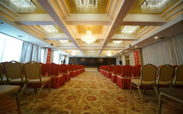 Yili Huacheng Hotel (Liuxing Street)