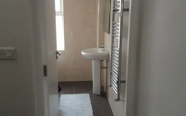 Fabapartment-12pmcheckout-freebubbly-seaside