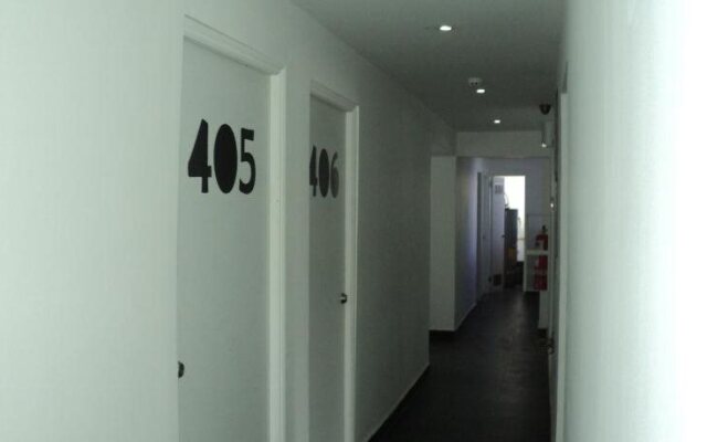 Hotel Red Room