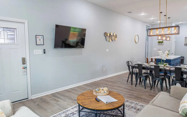 Comfort and Style 4br/3ba Near Riverwalk and Dtown