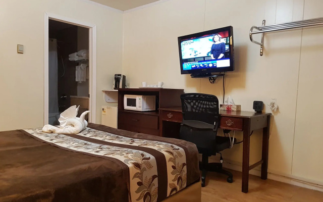 Parkway Motel & European Lodges