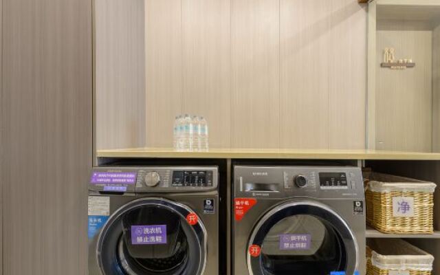 Hanting Youjia Hotel (Dalian Zhongshanguangchang Harbour Plaza)