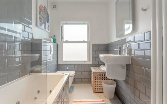 Newly Refurbished 2 Bedroom Property in Peckham