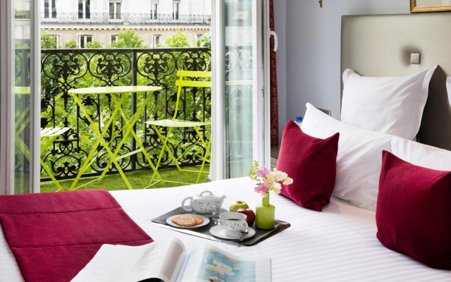 Hotel Plaza Elysées