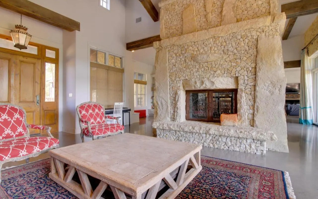 Pool & Covered Patios: Sprawling Austin Estate!