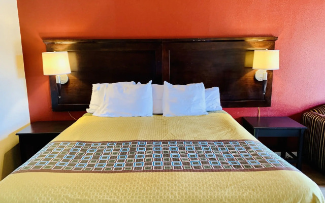 Rodeway Inn Fallbrook Downtown