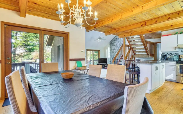 Walk to Beach: Arrowhead Lake Home