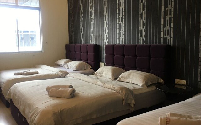 OYO 89856 MF Hotel