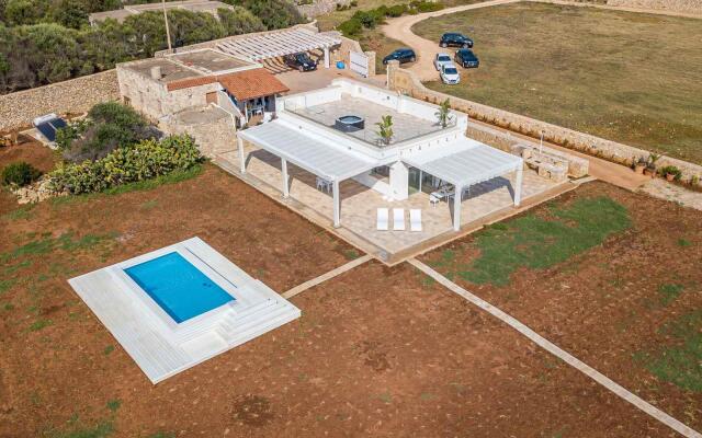 Exclusive Eva Felloniche