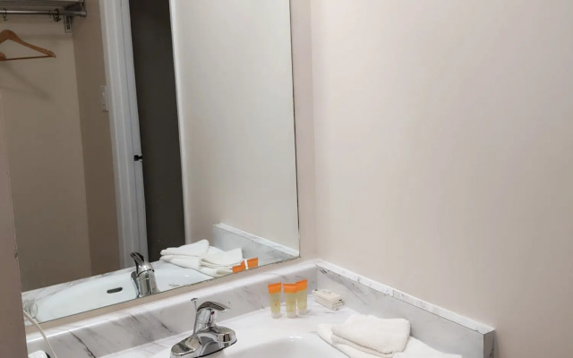 Falls Lodge and Suites