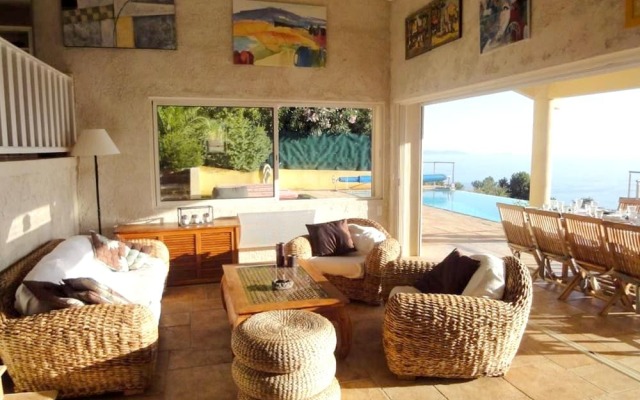 Villa With 4 Bedrooms in Rayol-canadel-sur-mer, With Wonderful sea Vie