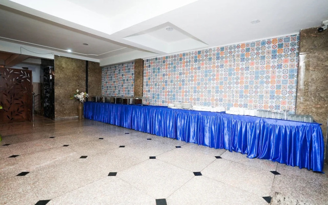 Fabhotel Tanvi Premium