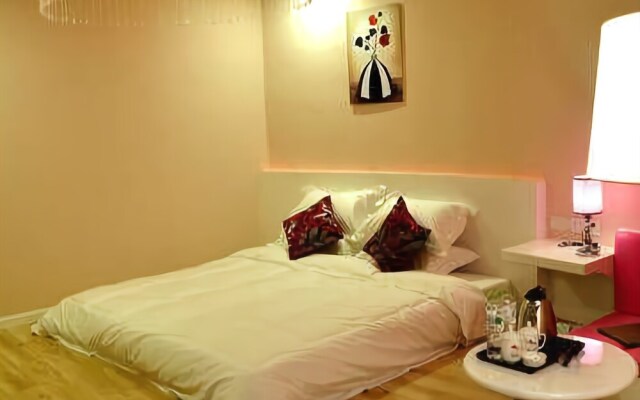 The Love of Maple Theme Hotel