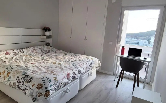 *SEA VIEW* New 3 Bedroom apt with FREE parking