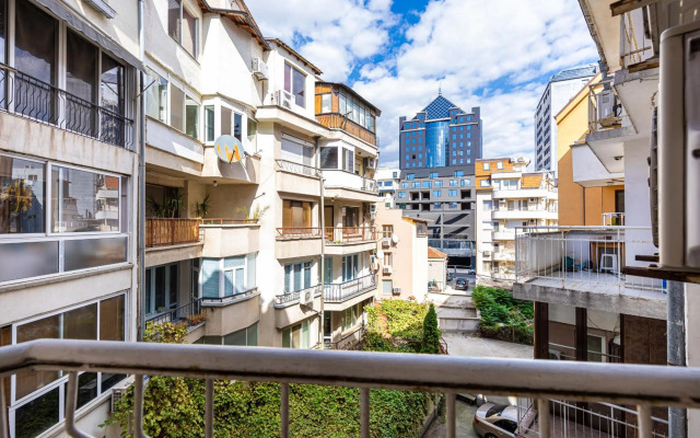 Centrally-located 1BD Apartment near Kapana