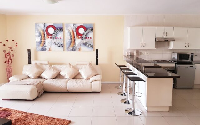 Luxurious Apartment in Century City