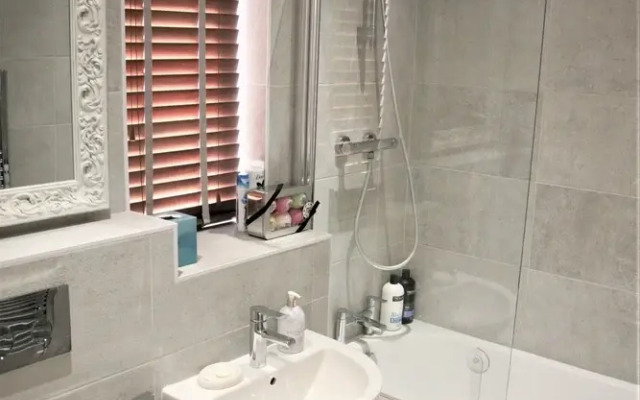 NEW Vibrant 3BD House in Coventry West Midlands