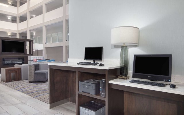 La Quinta Inn & Suites by Wyndham Atlanta Airport South