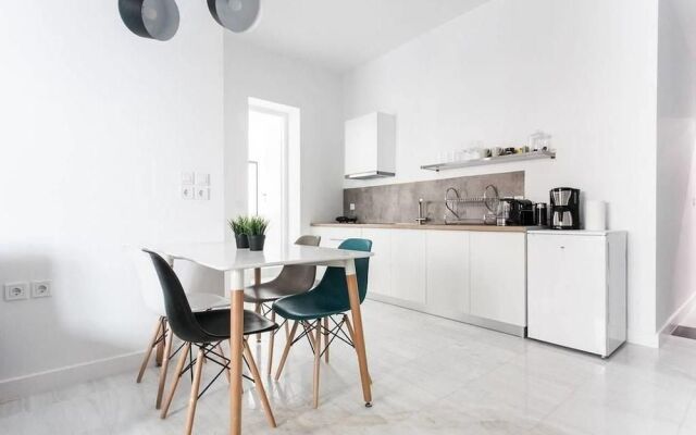 Stunning Renovation In Plaka For 4Guests