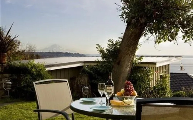 Three Tree Point Bed & Breakfast