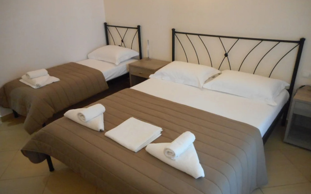 Maneas Beach Hotel