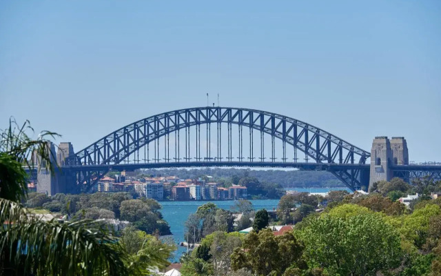Harbour view huge 2 bedroom entire residence.