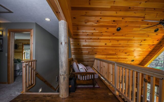 Log Me Inn 5 Bedroom House