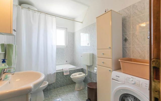 Beautiful Apartment in Rovinjsko Selo With 4 Bedrooms