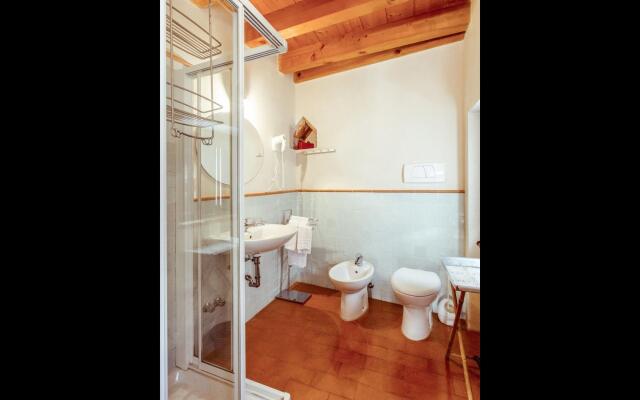 Luxurious Holiday Home in Salò with Swimming Pool