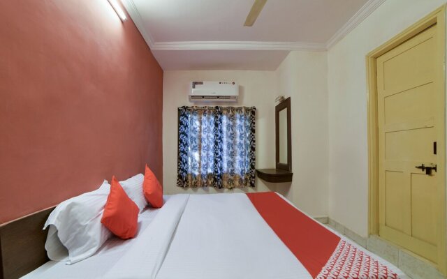 OYO 16533 Hotel Sudarshan