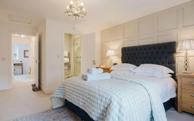 Stylish Retreat with Garden in Tetbury