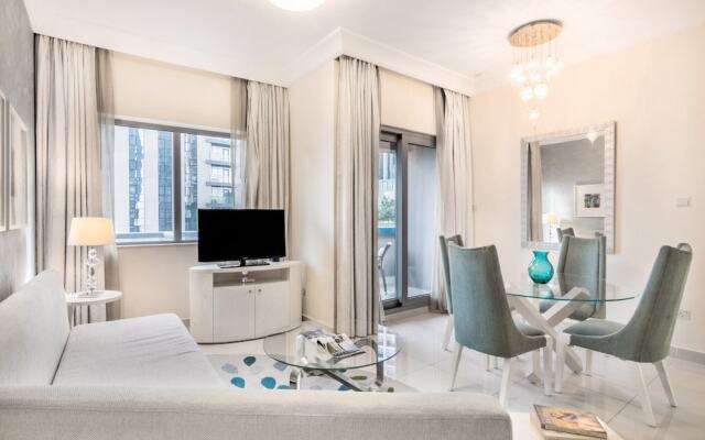 Amazing 1 BR Apartment Damac Mall Street