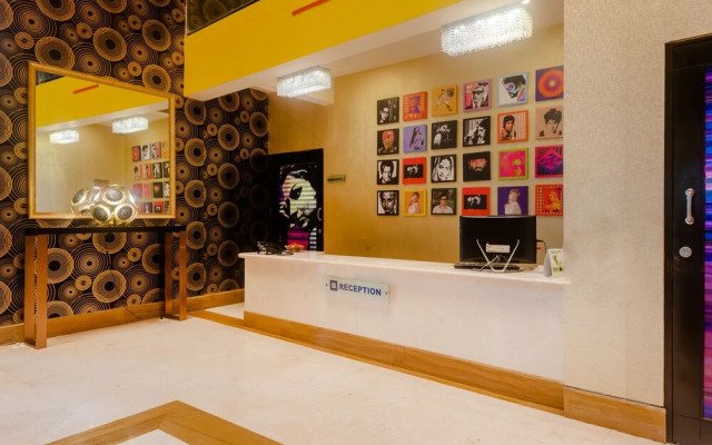 Capital O 40728 Bollywood Design Hotel