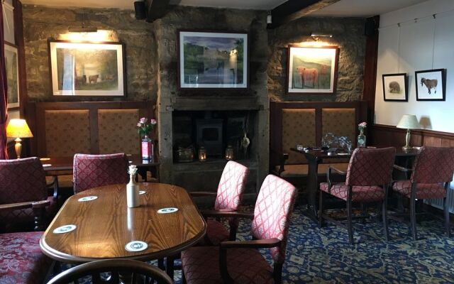 The Hare and Hounds Country Inn